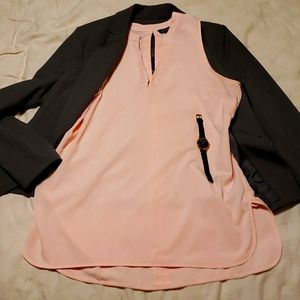 Medium Banana Republic blouse no sleeves light pink key hole back